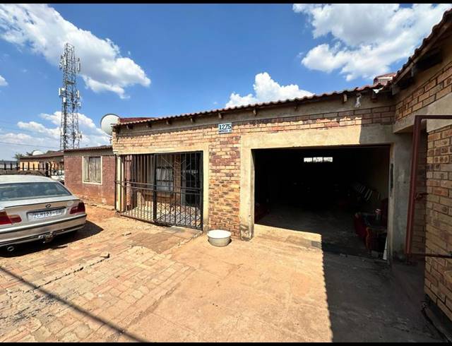 6 BEDROOM HOUSE FOR SALE IN RONDEBULT